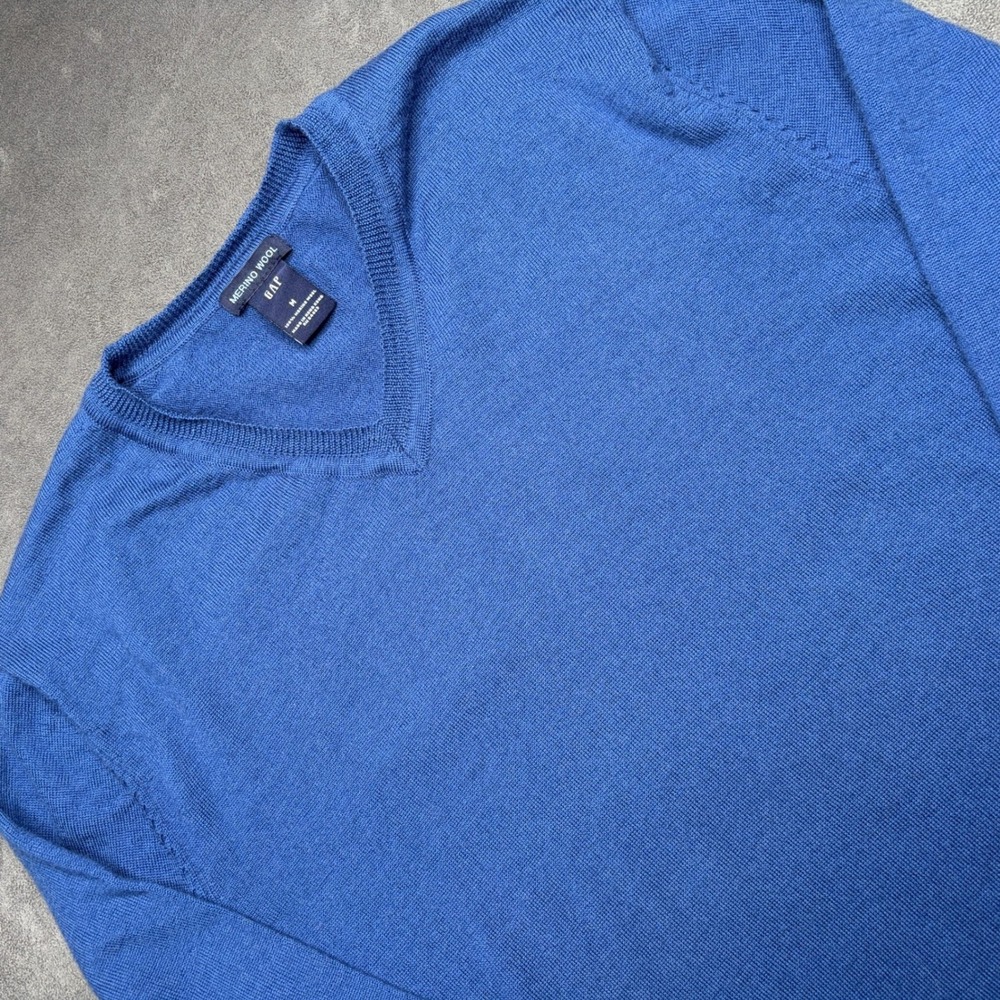 VTG Gap V-Neck Sweater Womens Medium Blue 100% Merino Wool Fine Knit Y2K